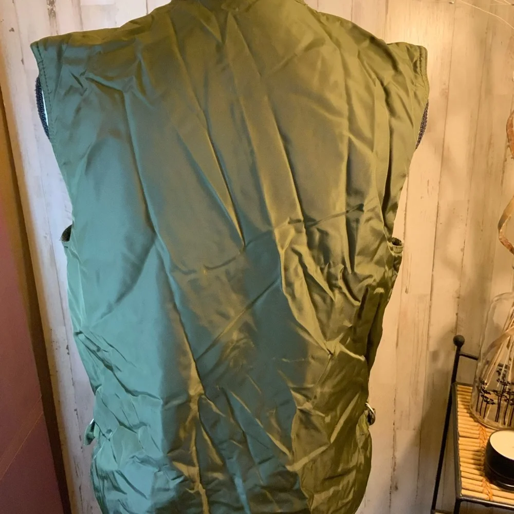 Lauren by Ralph Lauren lightly puffy reversible vest. Mist likely a small - Picture 5 of 9